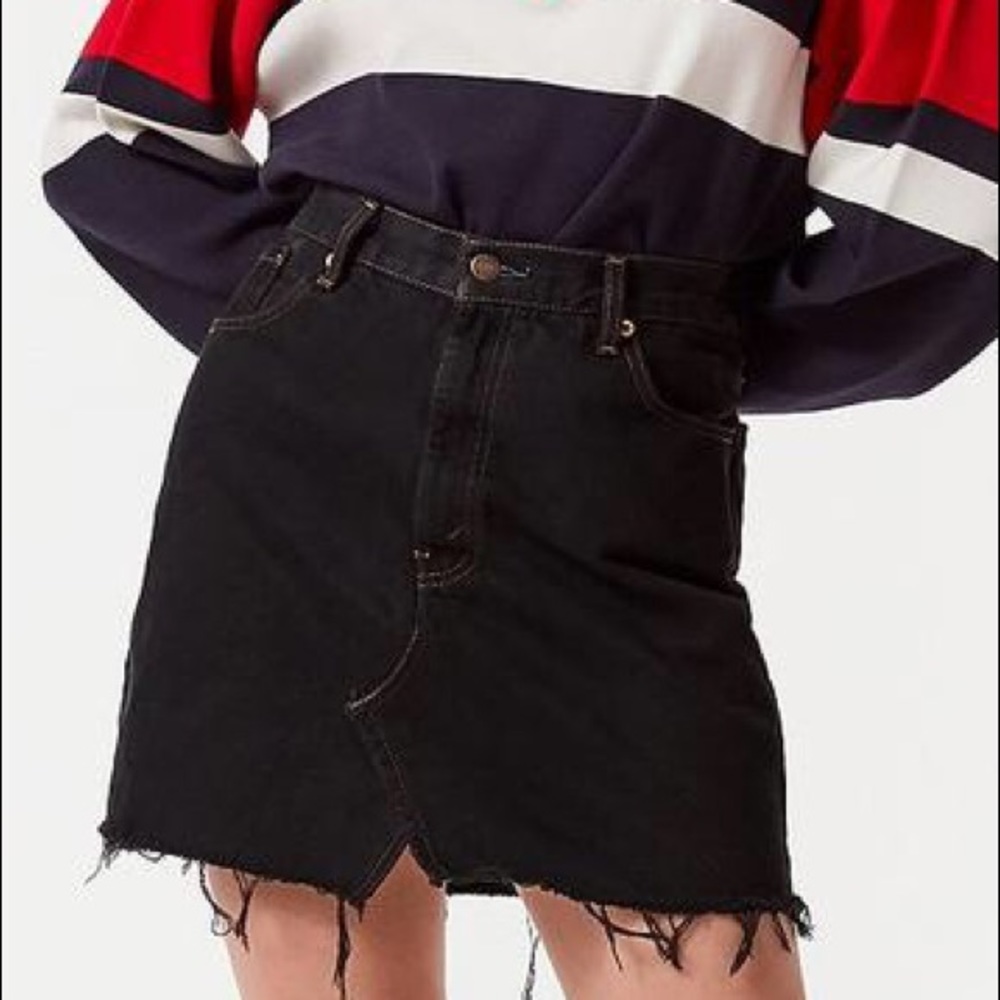 Urban renewal Levi’s black denim skirt size SM